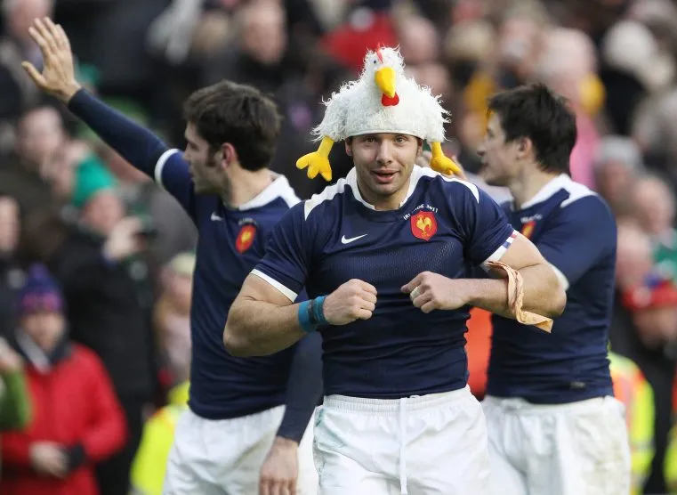 Pourquoi le football est-il meilleur que le rugby ?