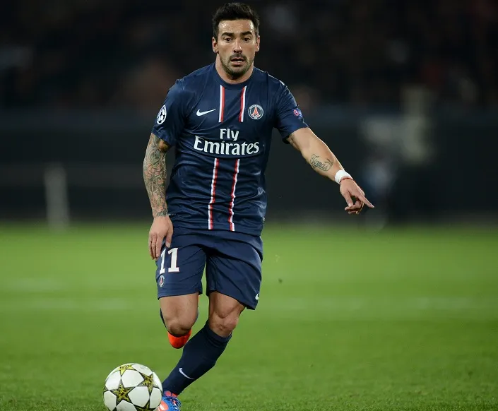 Lavezzi sous les lazzis