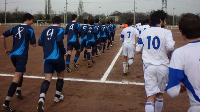 Tu sais que tu fais du foot universitaire quand…