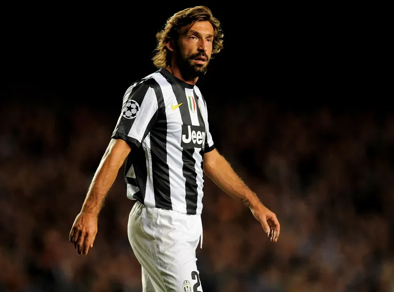 «<span style="font-size:50%">&nbsp;</span><i>Pirlo est le football</i><span style="font-size:50%">&nbsp;</span>»