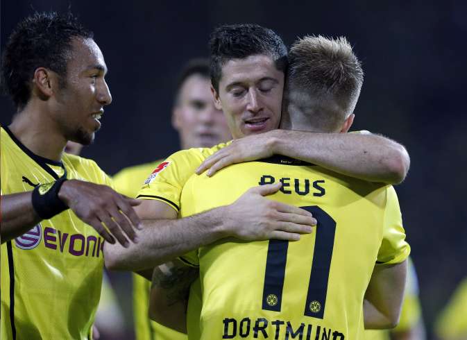 Reus vise, Lewandowski flingue