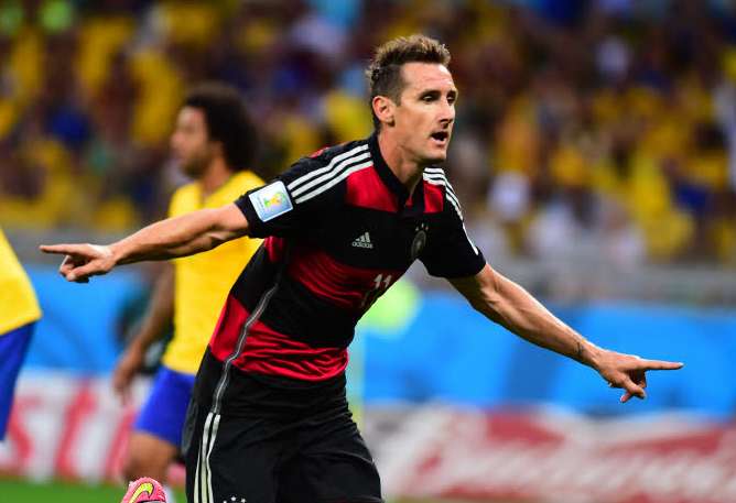 Klose record, Kroos trop fort