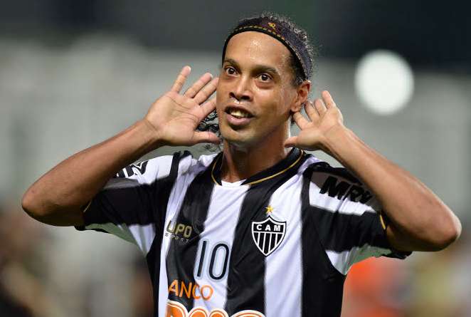 Mais que vient faire Ronaldinho à Querétaro ?