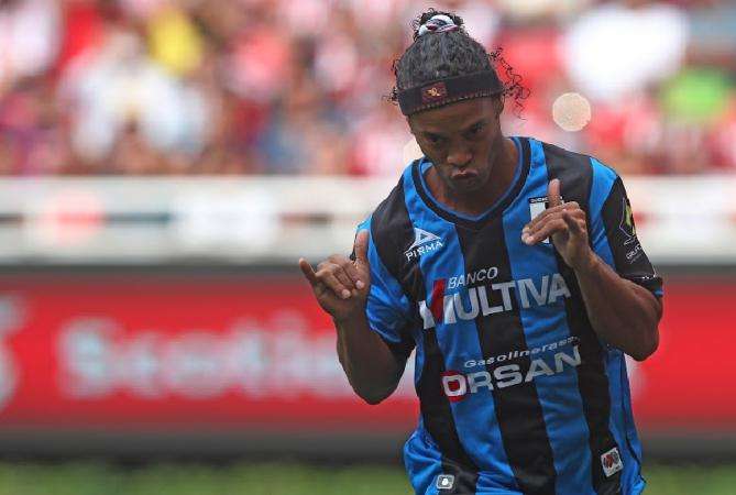 Ronaldinho met le Mexique à ses pieds