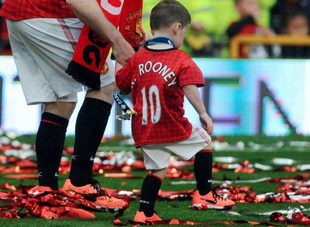 Rooney Jr aime le ballon