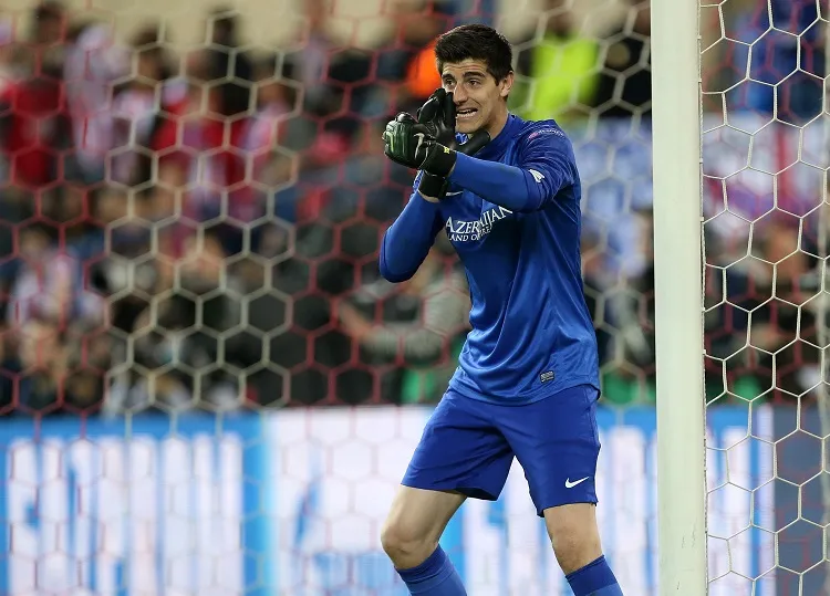 Courtois dort, Cahill flambe