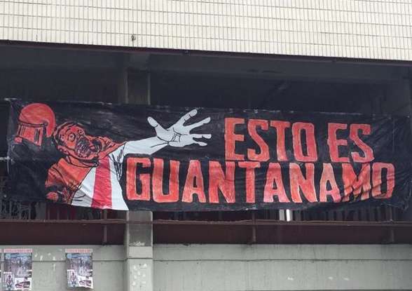 Des ultras du Rayo Vallecano déguisés en prisonniers