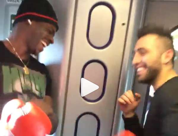 Mario Balotelli se bastonne dans un train