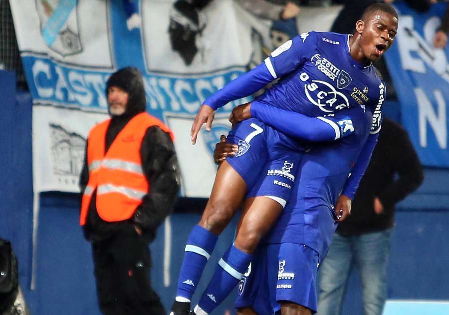 Caen sur la voie Féret, Bastia dans le bon wagon