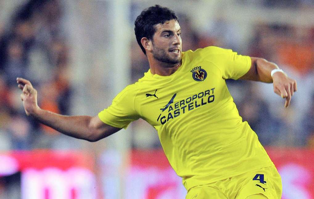 Musacchio, jeune et jaune