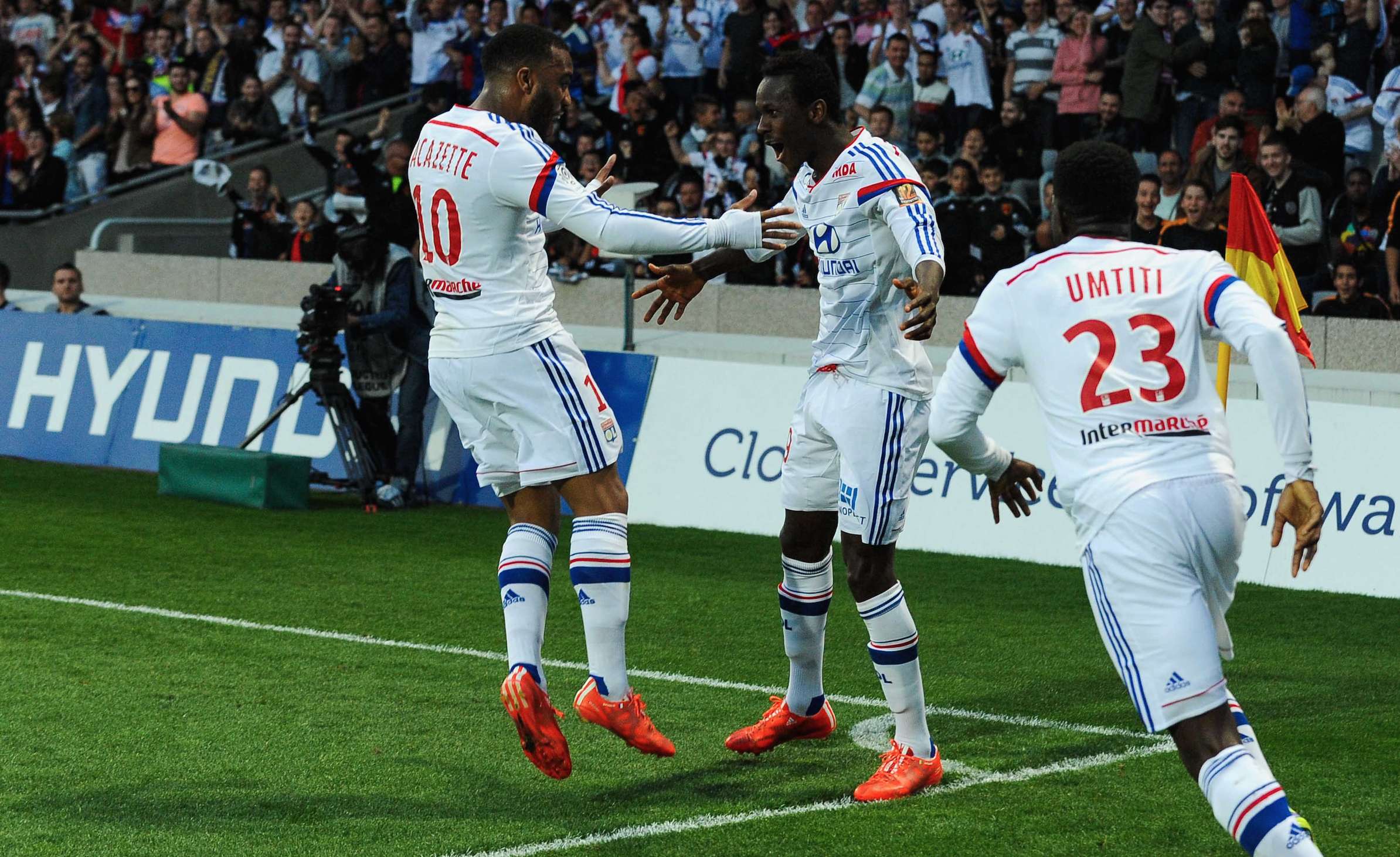 Lyon repasse devant