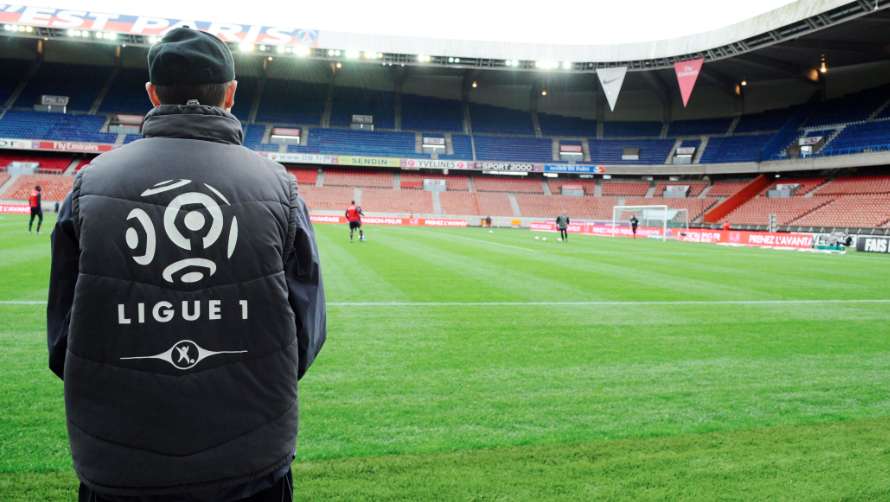 Alors, ça fait quoi, de jouer un match à huis clos ?