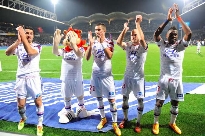 Lyon relance la Ligue 1, le PSG garde le rythme