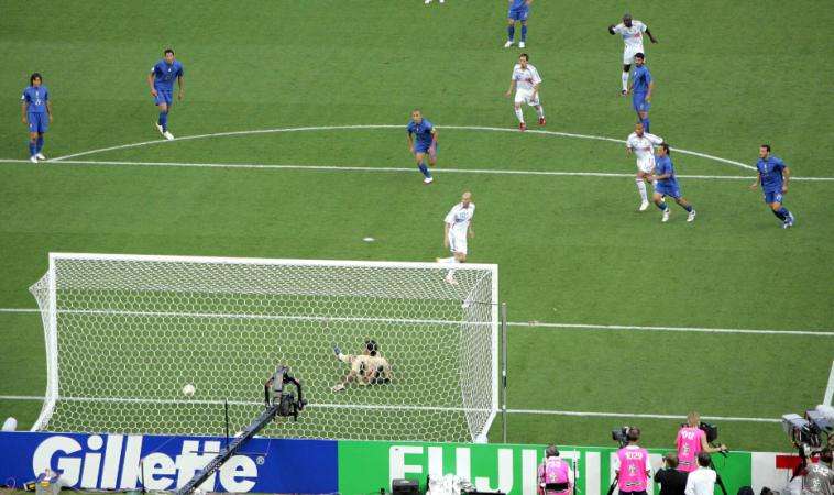 La Panenka de Zidane reproduite en stop motion