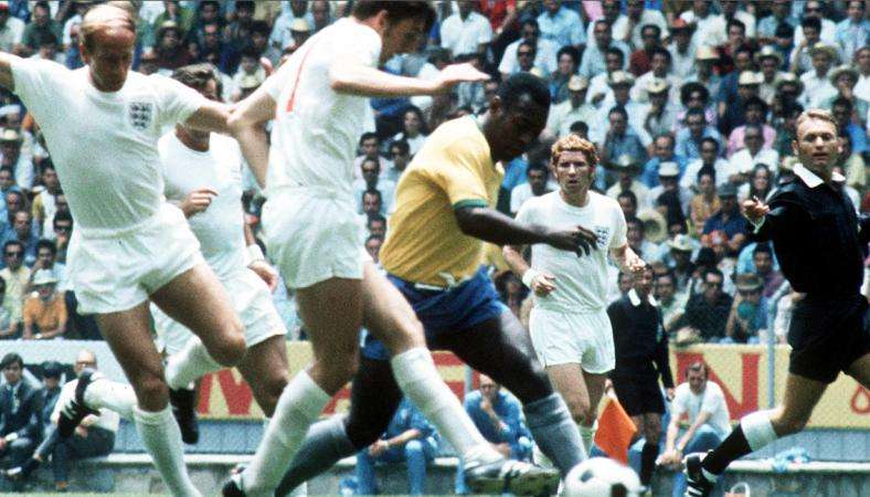 Top 8 : Les buts ratés par Pelé