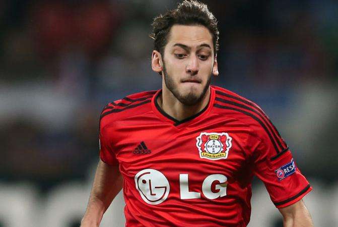 Vine : la belle frappe de Hakan Çalhanoglu