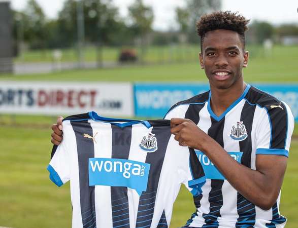 Newcastle signe un attaquant de D4