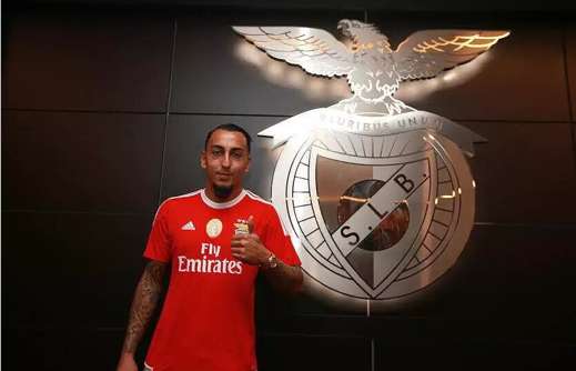 Mitroglou file au Portugal