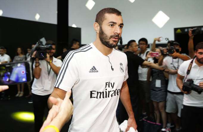 Une top model annonce Benzema à Arsenal