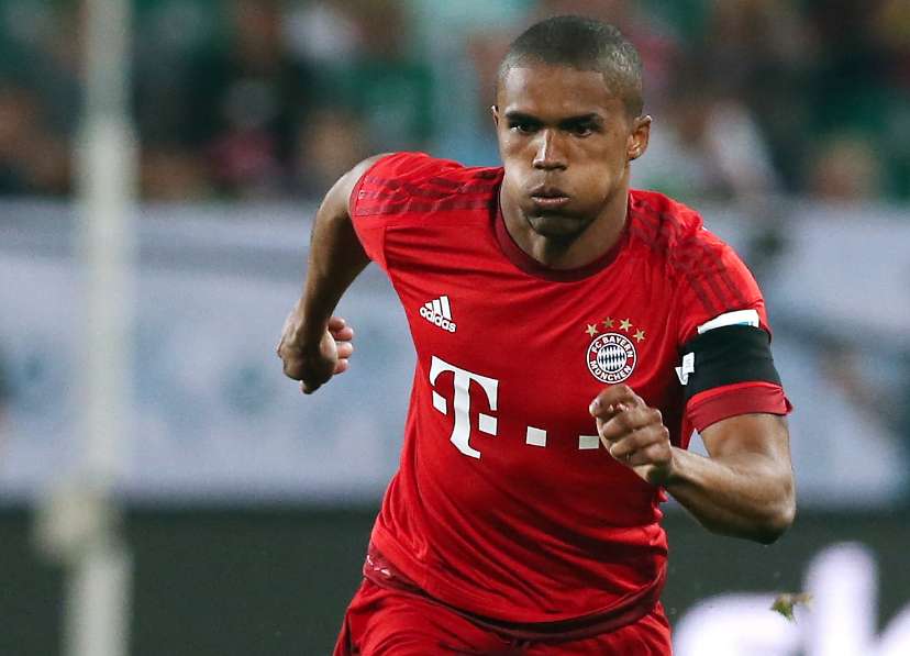 Cavaleiro, Douglas Costa, Montero : à gauche toute