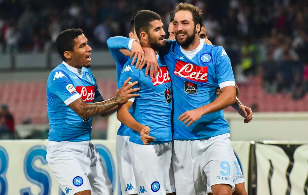 Le Napoli démolit la Lazio