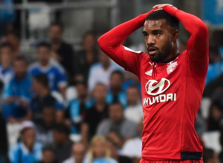 Comment sauver le soldat Lacazette ?