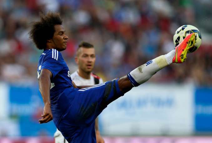 Qui es-tu Izzy Brown ?