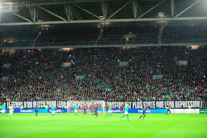 La loi entérine le fichage des supporters