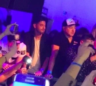 Carlos Vela, la gastro et Chris Brown