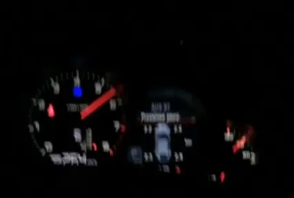 Il se filme à 272 km/h sur l’autoroute