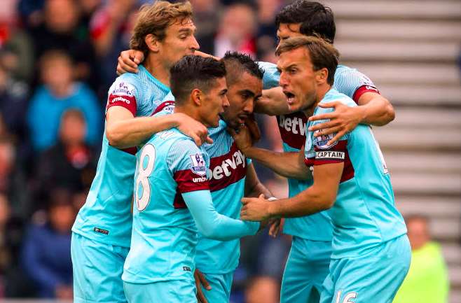 West Ham continue sa promenade, Chelsea et Aston Villa sombrent