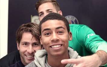 Trapp et Maxwell dans le photomaton