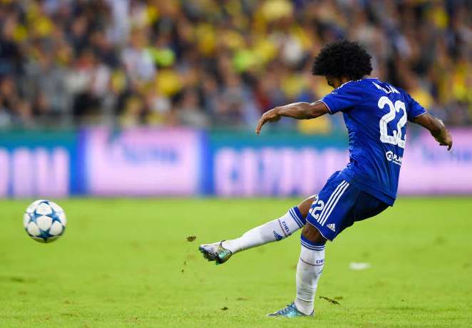 Le coup franc historique de Willian