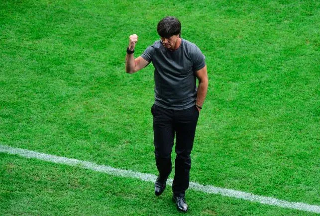 Joachim Löw encore la main dans le sac