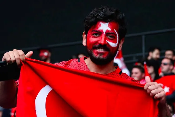 Un fan turc piégé par sa femme