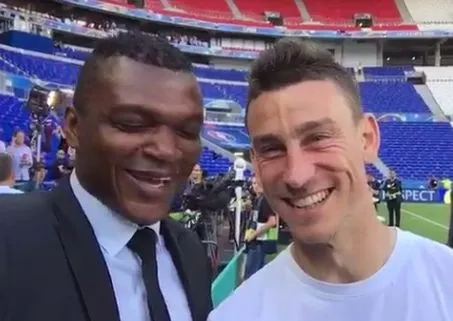 Laurent Koscielny et le rire de Marcel Desailly