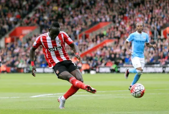 Sadio Mané a officiellement signé à Liverpool