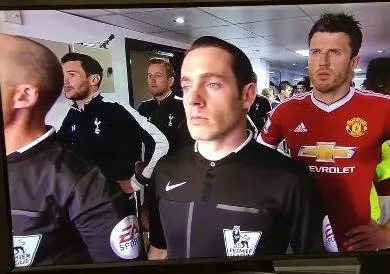 Le stress d&rsquo;un arbitre de touche avant Tottenham-Man U