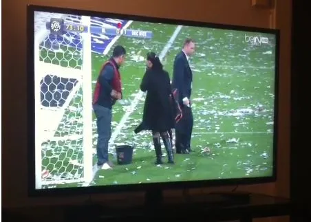 Quand les supporters lyonnais balancent des papelitos