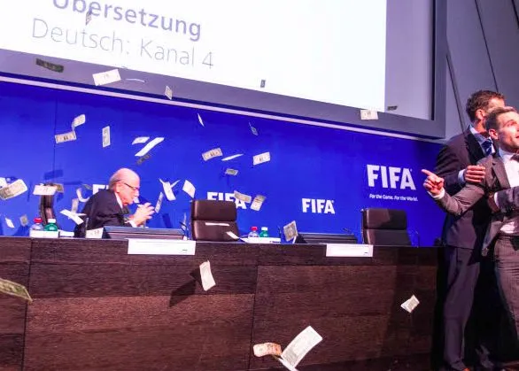 Blatter interrompu lors d’un séminaire à Bâle