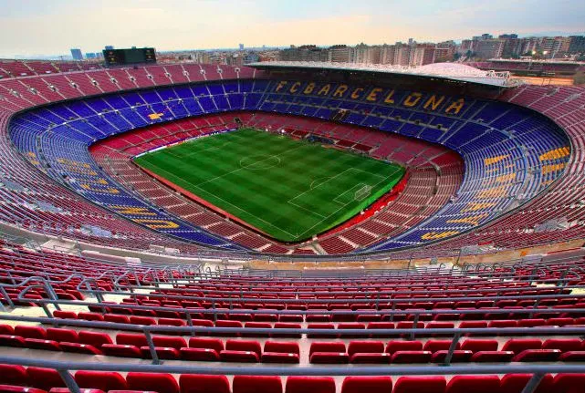 Le Barça présente son Camp Nou rénové en vidéo