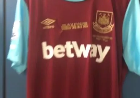 Le maillot de West Ham pour sa dernière au Boleyn Ground