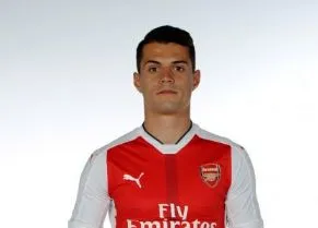 Xhaka officiellement à Arsenal