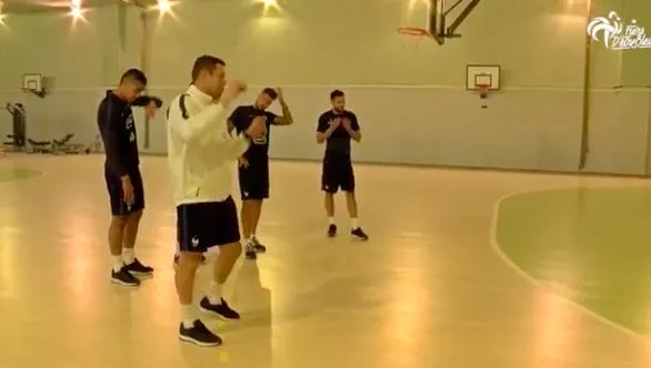 L’entraînement omnisports des gardiens des Bleus