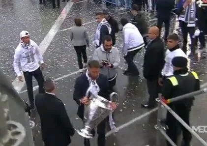 Les images de la parade des joueurs du Real