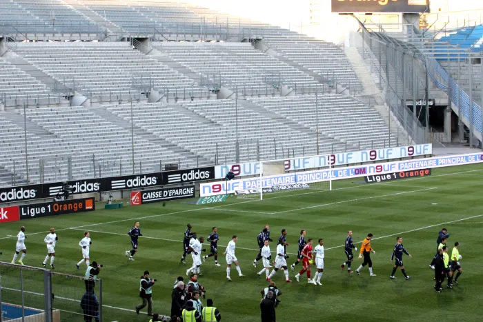 À Marseille, toujours le brouillard, le flou et le silence