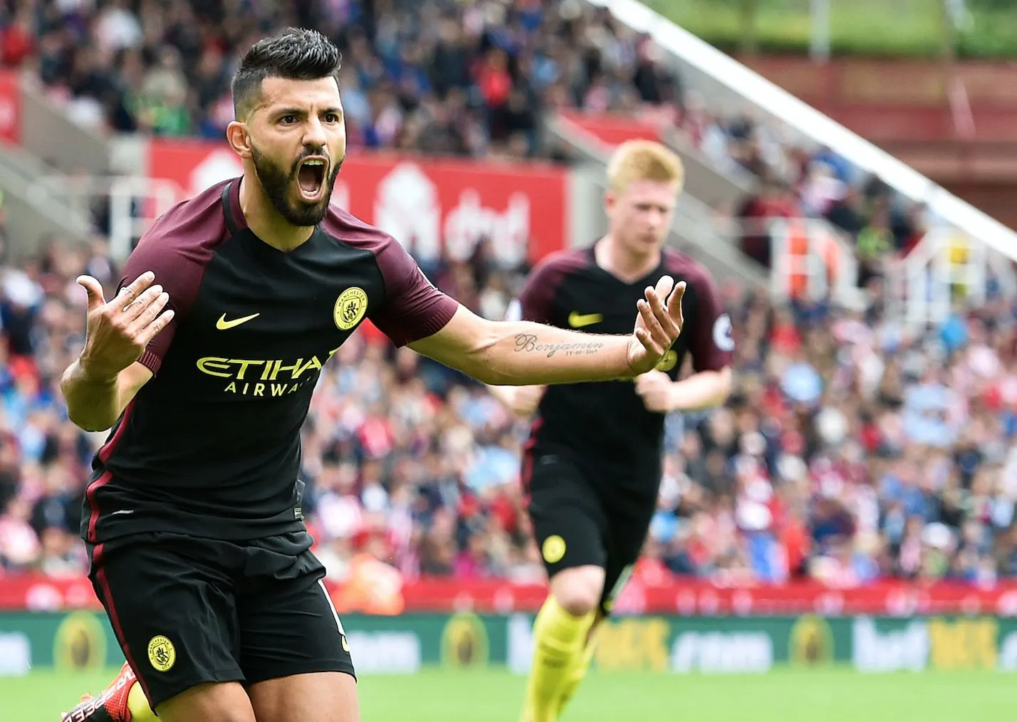 Agüero porte la City