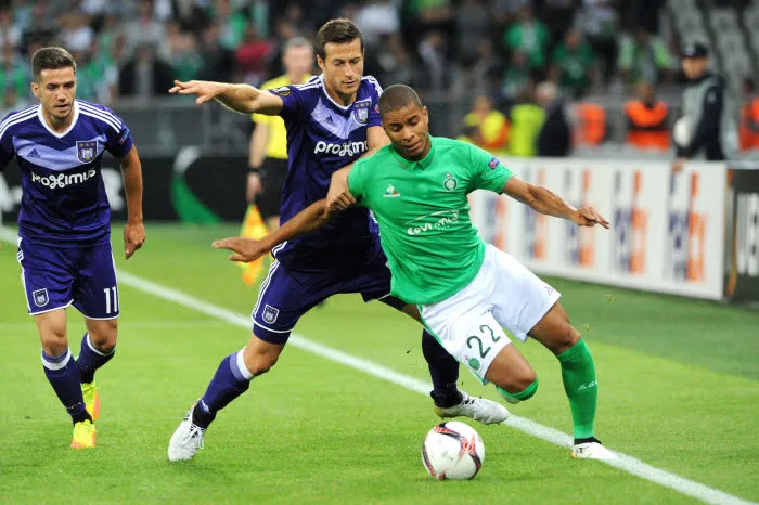 Saint-Étienne limite la casse au buzzer