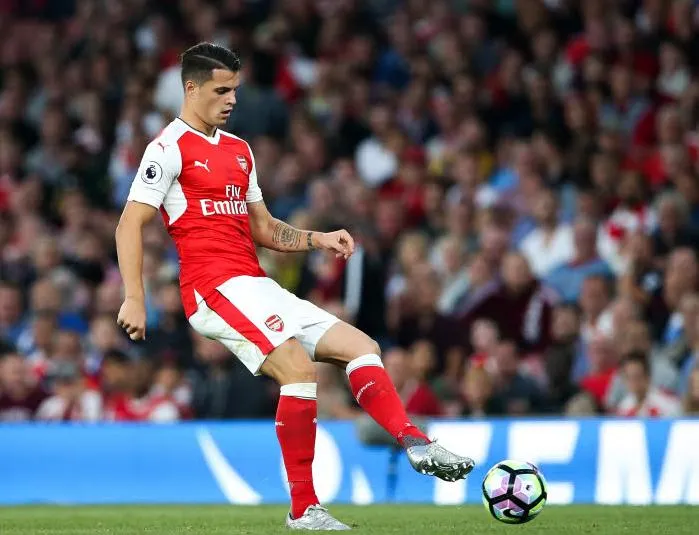 Granit Xhaka, Bâle au centre