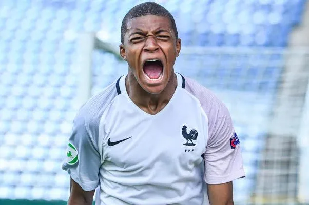 Mbappé : pas de parole, mais des actes